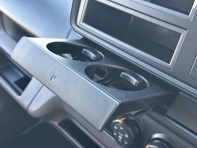 キャンター 全低床強化ダンプ　５ＭＴ　３ｔ全低床強化ダンプ　バックカメラ付き　フォグランプ　電動格納ドアミラー　スマートキー　ＬＥＤヘッドライト　Ｂｌｕｅｔｏｏｔｈオーディオ　パワーウィンドー　アイドリングストップ　オートライト（34枚目）