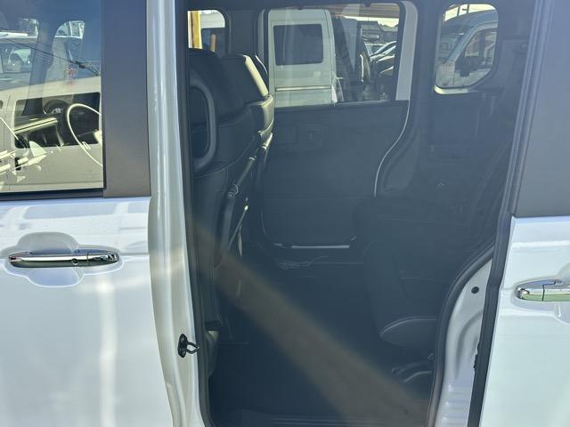 Ｎ－ＢＯＸカスタム コーディネートスタイル　ホンダセンシング　ＬＥＤヘッド＆フォグランプ　両側パワースライドドア　電子制御パーキングブレーキ　オートブレーキホールド機能　運転席・助手席シートヒーター　シートバックテーブル　届出済未使用車（7枚目）