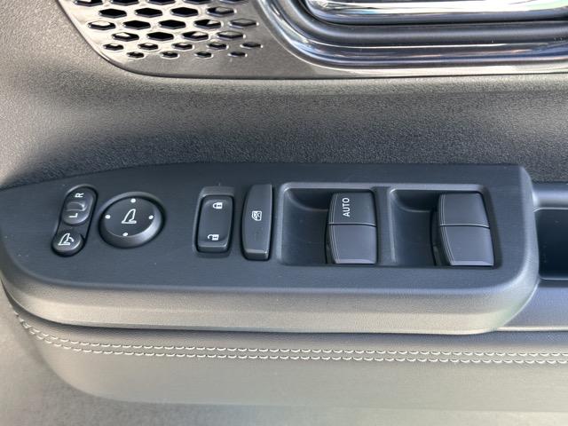 Ｎ－ＢＯＸカスタム コーディネートスタイル　ホンダセンシング　ＬＥＤヘッド＆フォグランプ　両側パワースライドドア　電子制御パーキングブレーキ　オートブレーキホールド機能　運転席・助手席シートヒーター　シートバックテーブル　届出済未使用車（17枚目）