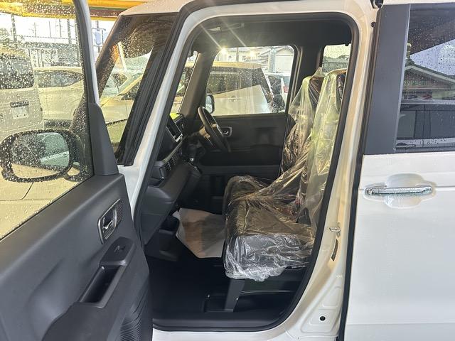 Ｎ－ＢＯＸカスタム ターボ　ホンダセンシング　ダイレクトプロジェクション式フルＬＥＤヘッドライト　両側パワースライドドア　電子制御パーキングブレーキ　オートブレーキホールド機能　運転席＆助手席シートヒーター　届出済未使用車（6枚目）