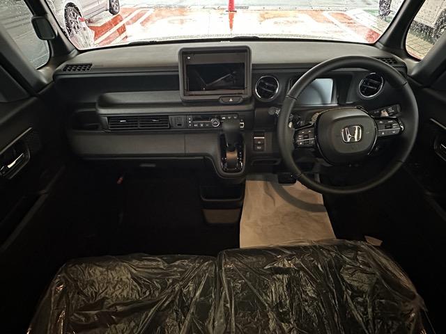 Ｎ－ＢＯＸカスタム ターボ　ホンダセンシング　ダイレクトプロジェクション式フルＬＥＤヘッドライト　両側パワースライドドア　電子制御パーキングブレーキ　オートブレーキホールド機能　運転席＆助手席シートヒーター　届出済未使用車（7枚目）