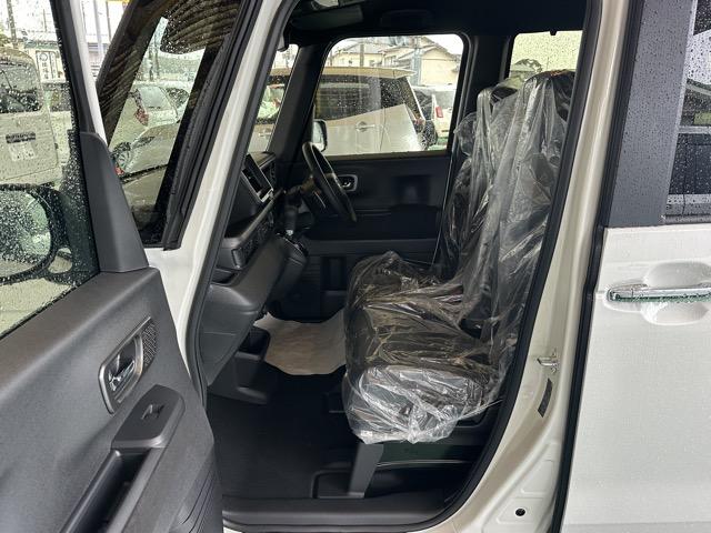 Ｎ－ＢＯＸカスタム ターボ　ホンダセンシング　ダイレクトプロジェクション式フルＬＥＤヘッドライト　両側パワースライドドア　電子制御パーキングブレーキ　オートブレーキホールド機能　運転席＆助手席シートヒーター　届出済未使用車（5枚目）