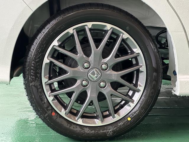 Ｎ－ＢＯＸカスタム ターボ　ホンダセンシング　ダイレクトプロジェクション式フルＬＥＤヘッドライト　両側パワースライドドア　電子制御パーキングブレーキ　オートブレーキホールド機能　運転席＆助手席シートヒーター　届出済未使用車（16枚目）