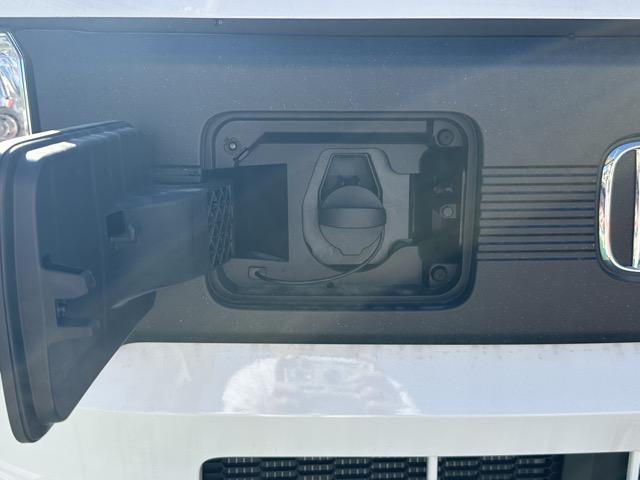 Ｎ－ＶＡＮ ｅ： ｅ：　Ｌ４　スマートキー　両側スライドドア　フルオートエアコン　シートヒーター　ＵＳＢ充電ソケット　オートクルーズコントロール　電動格納ドアミラー　パワーウィンドー　衝突被害軽減ブレーキ　届出済未使用車（14枚目）