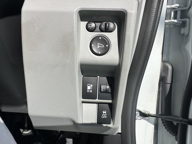 Ｎ－ＶＡＮ ｅ： ｅ：　Ｌ４　スマートキー　両側スライドドア　フルオートエアコン　シートヒーター　ＵＳＢ充電ソケット　オートクルーズコントロール　電動格納ドアミラー　パワーウィンドー　衝突被害軽減ブレーキ　届出済未使用車（16枚目）