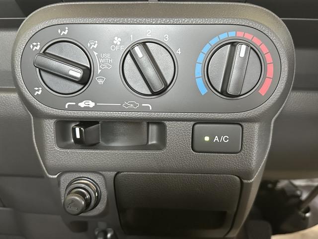 アクティトラック タウン　走行距離４９ｋｍ　４ＷＤ　５ＭＴ　ガードパイプ付鳥居　助手席用ＳＲＳエアバッグシステム　ＡＭ／ＦＭチューナー付ＣＤプレーヤー　キーレスエントリー　パワーウィンドウ　パワードアロック　荷台作業灯（18枚目）