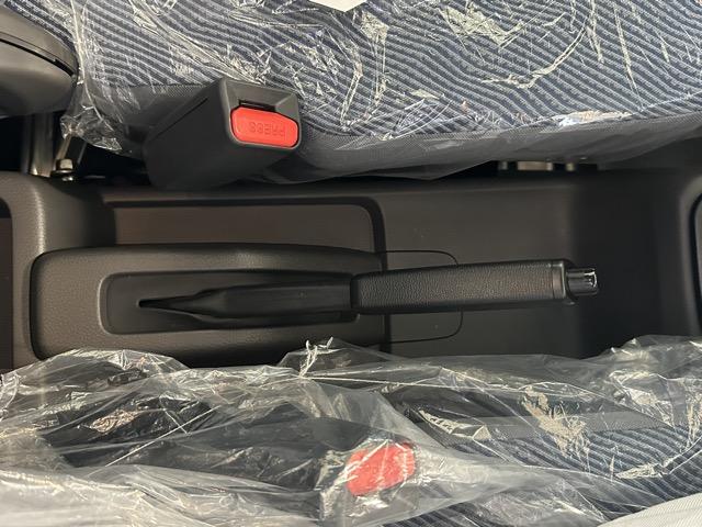 アクティトラック タウン　走行距離４９ｋｍ　４ＷＤ　５ＭＴ　ガードパイプ付鳥居　助手席用ＳＲＳエアバッグシステム　ＡＭ／ＦＭチューナー付ＣＤプレーヤー　キーレスエントリー　パワーウィンドウ　パワードアロック　荷台作業灯（21枚目）