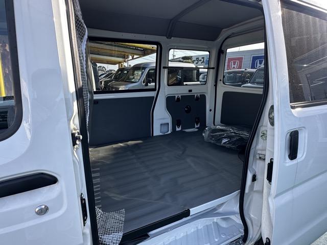 ミニキャブ・ミーブ ＣＤ　１６．０ｋｗｈ　２シーター　社外ナビゲーション　キーレス　両側スライドドア　パワーウィンドー　シートヒーター　オートライト　エアコン　パワステ（7枚目）