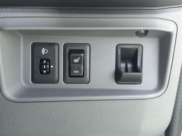 ミニキャブ・ミーブ ＣＤ　１６．０ｋｗｈ　２シーター　社外ナビゲーション　キーレス　両側スライドドア　パワーウィンドー　シートヒーター　オートライト　エアコン　パワステ（18枚目）