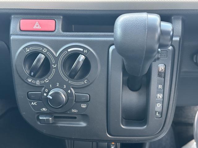 アルト Ｌ　セーフティサポート装着車　純正ＣＤデッキ　キーレス　前後パワーウィンドー　シートヒーター　クリアランスソナー　アイドリングストップ　オートライト　エアコン　パワステ（18枚目）