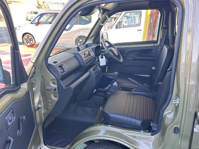 ハイゼットトラック スタンダード　２ＷＤ　５ＭＴ　純正ラジオ　衝突被害軽減ブレーキ　クリアランスソナー　アイドリングストップ　オートライト　エアコン　パワステ　届出済未使用車（6枚目）
