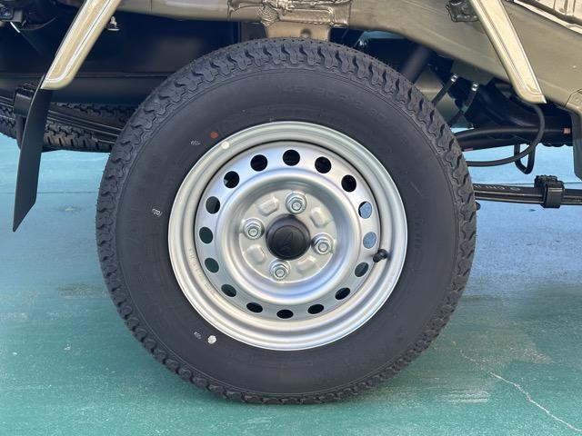 ハイゼットトラック スタンダード　２ＷＤ　５ＭＴ　純正ラジオ　衝突被害軽減ブレーキ　クリアランスソナー　アイドリングストップ　オートライト　エアコン　パワステ　届出済未使用車（11枚目）