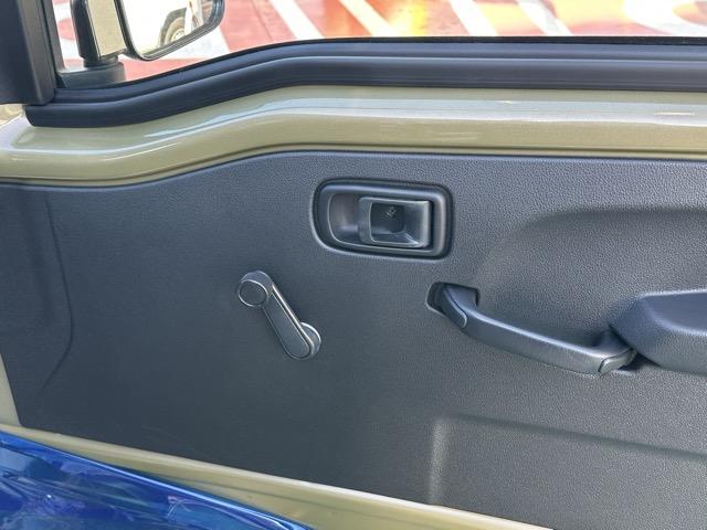 ハイゼットトラック スタンダード　２ＷＤ　５ＭＴ　純正ラジオ　衝突被害軽減ブレーキ　クリアランスソナー　アイドリングストップ　オートライト　エアコン　パワステ　届出済未使用車（12枚目）