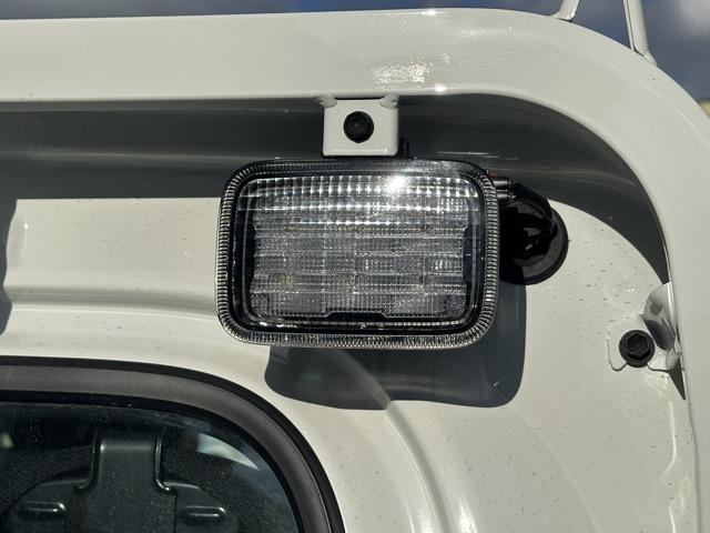 ハイゼットトラック スタンダード　農用スペシャル　４ＷＤ　ＣＶＴ　純正ラジオ　作業灯　衝突被害軽減ブレーキ　クリアランスソナー　アイドリングストップ　オートライト　エアコン　パワステ　届出済未使用車（11枚目）