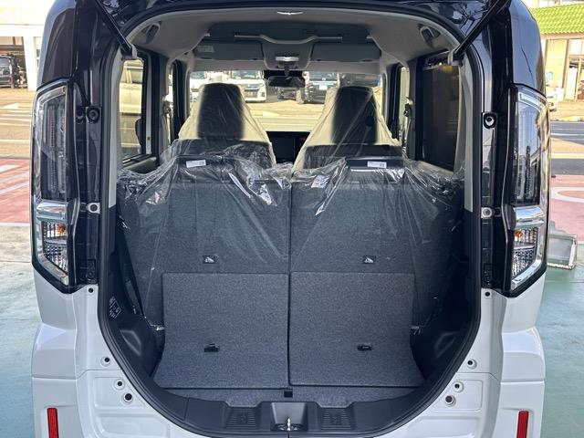 スペーシアカスタム ハイブリッドXSターボ 4WD スマートキー LEDヘッドライト 両側パワースライドドア フルオートエアコン シートヒーター&ハンドルヒーター ロールサンシェード シートバックテーブル サーキュレーター 届出済未使用車(13枚目)