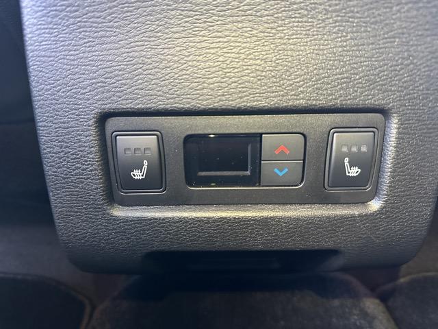 アウトランダーＰＨＥＶ Ｐ　７人乗り　純正ナビゲーション　アラウンドビューモニター　ＥＴＣ　マイパイロット　シートヒーター＆ハンドルヒーター　パワーシート　パワーバックドア　スマートキー　ＬＥＤヘッドライト　フルオートエアコン（11枚目）