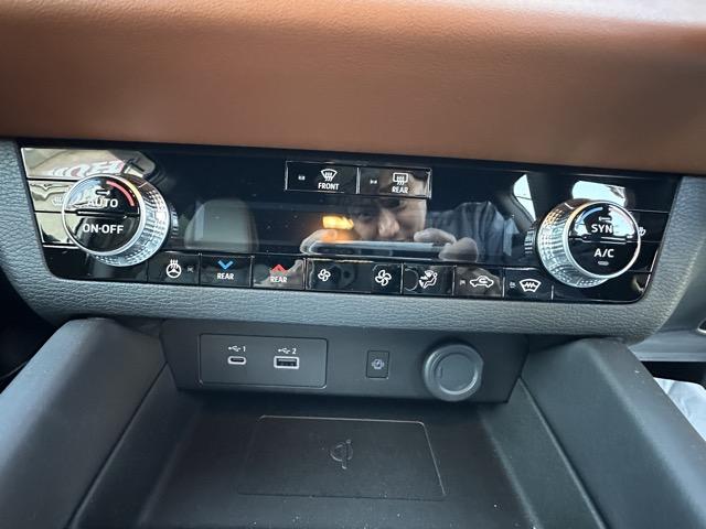 アウトランダーＰＨＥＶ Ｐ　７人乗り　純正ナビゲーション　アラウンドビューモニター　ＥＴＣ　マイパイロット　シートヒーター＆ハンドルヒーター　パワーシート　パワーバックドア　スマートキー　ＬＥＤヘッドライト　フルオートエアコン（32枚目）