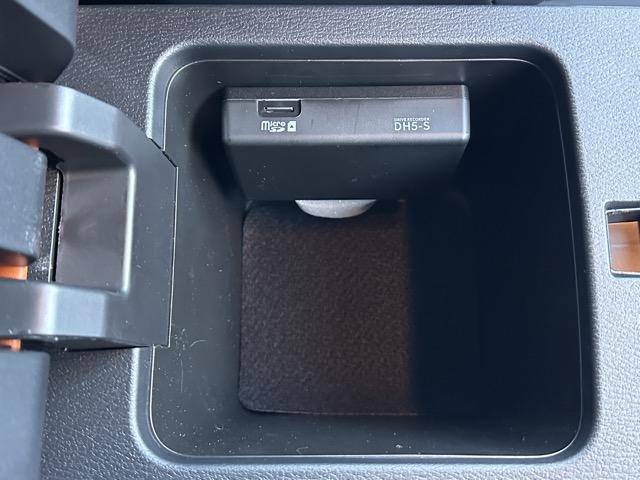 アウトランダーＰＨＥＶ Ｐ　７人乗り　純正ナビゲーション　アラウンドビューモニター　ＥＴＣ　マイパイロット　シートヒーター＆ハンドルヒーター　パワーシート　パワーバックドア　スマートキー　ＬＥＤヘッドライト　フルオートエアコン（36枚目）