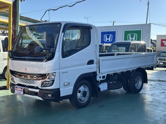 キャンター 全低床　ＡＴ車　２ｔ全低床平ボディ　バックカメラ　フォグランプ　電動格納ドアミラー　スマートキー　ＬＥＤヘッドライト　Ｂｌｕｅｔｏｏｔｈオーディオ　パワーウィンドー　アイドリングストップ　オートライト（4枚目）