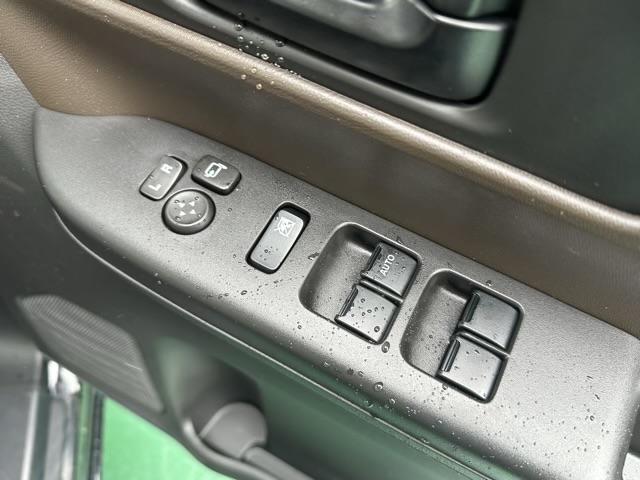 スペーシア ハイブリッドＧ　スマートキー　ＬＥＤヘッドライト　両側スライドドア　フルオートエアコン　ステアリングスイッチ　電動格納ドアミラー　前後パワーウィンドー　衝突被害軽減ブレーキ　アイドリングストップ　届出済未使用車（14枚目）