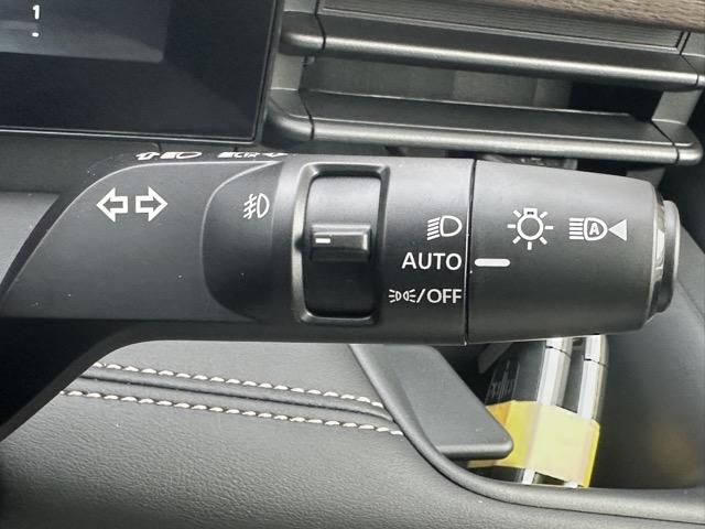 セレナ ｅ－パワー　ハイウェイスターＶ　ＮｉｓｓａｎＣｏｎｎｅｃｔナビゲーションシステム　ホットプラス　ドライブレコーダー（前後）　ＥＴＣ２．０　ワイヤレス充電器　アダプティブＬＥＤ　アラウンドビューモニター　プロパイロット　登録済未使用車（28枚目）