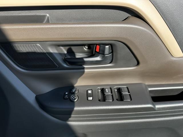 スペーシア ハイブリッドＧ　セーフティサポート　ＬＥＤヘッドランプ　両側スライドドア　キーレスプッシュスタート　フルオートエアコン　電動格納式リモコンドアミラー　デジタルスピードメーター　ファブリックシート表皮　届出済未使用車（14枚目）