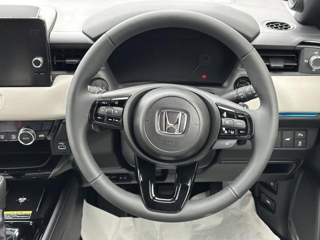 ヴェゼル ｅ：ＨＥＶ　Ｚ・ＰＬａＹパッケージ　パノラマルーフ　内装色／グレージュ　ホンダセンシング　フルＬＥＤヘッドライト　ＨｏｎｄａＣＯＮＮＥＣＴディスプレー＋ＥＴＣ２．０　運転席＆助手席シートヒーター　ステアリングヒーター　登録済未使用車（9枚目）