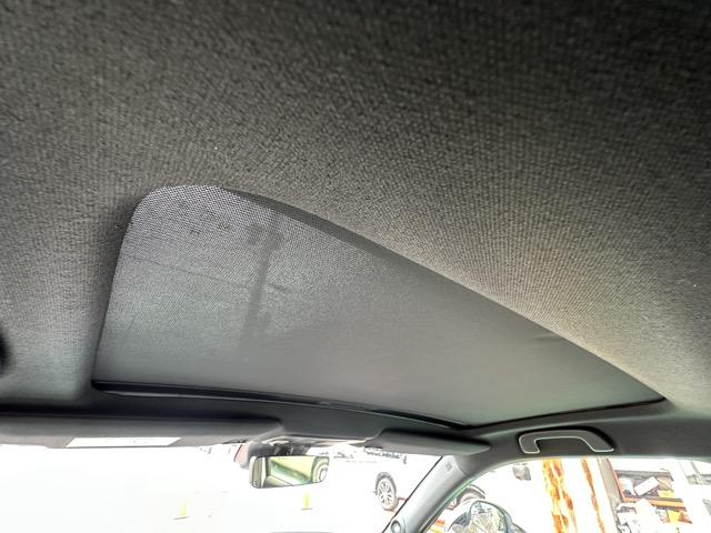 ヴェゼル ｅ：ＨＥＶ　Ｚ・ＰＬａＹパッケージ　パノラマルーフ　内装色／グレージュ　ホンダセンシング　フルＬＥＤヘッドライト　ＨｏｎｄａＣＯＮＮＥＣＴディスプレー＋ＥＴＣ２．０　運転席＆助手席シートヒーター　ステアリングヒーター　登録済未使用車（10枚目）