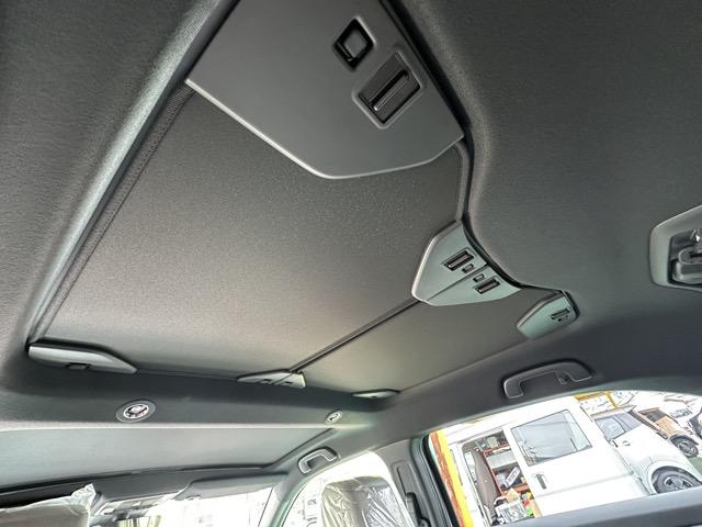 ヴェゼル ｅ：ＨＥＶ　Ｚ・ＰＬａＹパッケージ　パノラマルーフ　内装色／グレージュ　ホンダセンシング　フルＬＥＤヘッドライト　ＨｏｎｄａＣＯＮＮＥＣＴディスプレー＋ＥＴＣ２．０　運転席＆助手席シートヒーター　ステアリングヒーター　登録済未使用車（12枚目）