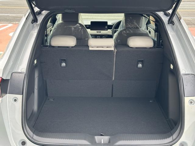 ヴェゼル ｅ：ＨＥＶ　Ｚ・ＰＬａＹパッケージ　パノラマルーフ　内装色／グレージュ　ホンダセンシング　フルＬＥＤヘッドライト　ＨｏｎｄａＣＯＮＮＥＣＴディスプレー＋ＥＴＣ２．０　運転席＆助手席シートヒーター　ステアリングヒーター　登録済未使用車（16枚目）