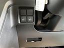 ファンクロス　スマートキー　両側パワースライドドア　ロールサンシェード　シートバックテーブル　シートヒーター　フルオートエアコン　電子制御パーキングブレーキ　ルーフレール　ＵＳＢ充電ソケット　届出済未使用車（21枚目）
