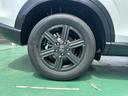 ｅ：ＨＥＶ　Ｘ・ＨｕＮＴパッケージ　ホンダセンシング　専用エクステリア　コンビシート（カーキ×ネイビー）　フルＬＥＤヘッドライト　ＬＥＤフォグライト　フルオートエアコン　本革巻ステアリング　ルーフレール　登録済未使用車（14枚目）