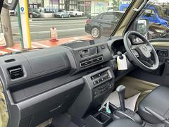 ★５年間新車保証★初度登録から５年間の新車保証が含まれています。長期間、安心してお乗り頂けます！保証費用は支払総額に含まれています！遠方のお客様は保証継承後、お近くのディーラーにて保証が受けられます！ 7