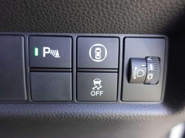e:HEVホーム 9インチギャザズメモリーナビ フルセグTV Bluetooth ミュージックサーバー CD SD USB ETC バックカメラ LEDヘッドライト オートライト スマートキー 禁煙車 ワンオーナーカー(16枚目)