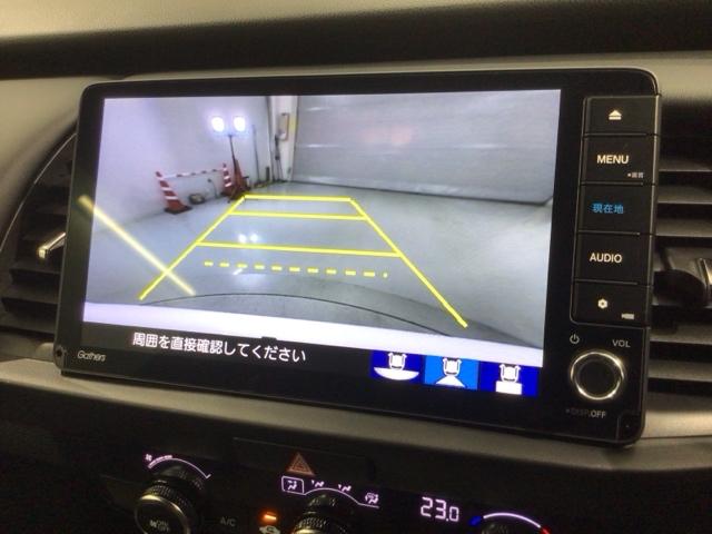 フィット ｅ：ＨＥＶホーム　ＨＳＥＮＳＩＮＧ　新車保証試乗車　ワンオ－ナ－　ナビＶＸＵ－２４５ＦＴＩ　ＴＶ　Ｒカメラ　ＣＤ録音　ＢＴオーディオ　ＤＶＤ　ＥＴＣ　ＬＥＤライト　ＶＳＡ　クルコン　スマ－トキ－　盗難防止装置　１オナ（7枚目）