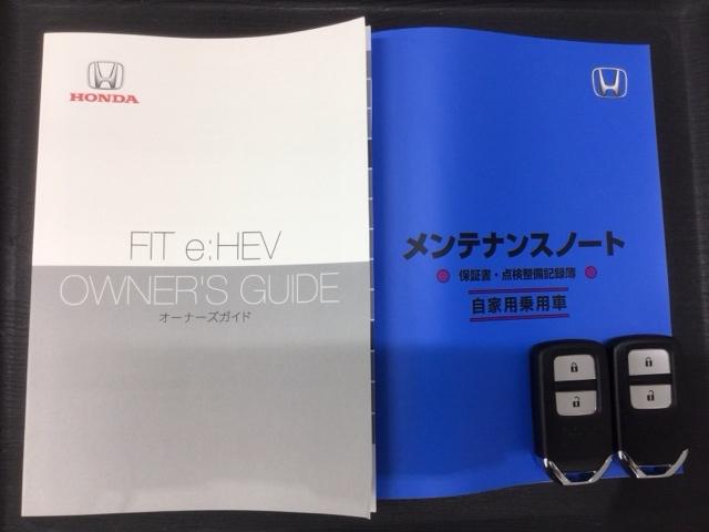 フィット ｅ：ＨＥＶホーム　ＨＳＥＮＳＩＮＧ　新車保証試乗車　ワンオ－ナ－　ナビＶＸＵ－２４５ＦＴＩ　ＴＶ　Ｒカメラ　ＣＤ録音　ＢＴオーディオ　ＤＶＤ　ＥＴＣ　ＬＥＤライト　ＶＳＡ　クルコン　スマ－トキ－　盗難防止装置　１オナ（16枚目）