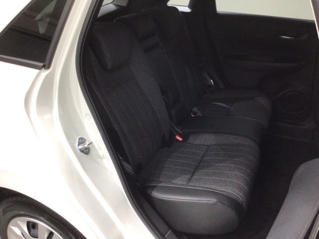 フィット ｅ：ＨＥＶホーム　ＨＳＥＮＳＩＮＧ　新車保証試乗車　ワンオ－ナ－　ナビＶＸＵ－２４５ＦＴＩ　ＴＶ　Ｒカメラ　ＣＤ録音　ＢＴオーディオ　ＤＶＤ　ＥＴＣ　ＬＥＤライト　ＶＳＡ　クルコン　スマ－トキ－　盗難防止装置　１オナ（18枚目）