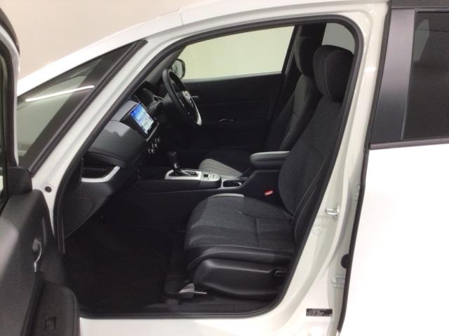 フィット ｅ：ＨＥＶホーム　ＨＳＥＮＳＩＮＧ　新車保証試乗車　ワンオ－ナ－　ナビＶＸＵ－２４５ＦＴＩ　ＴＶ　Ｒカメラ　ＣＤ録音　ＢＴオーディオ　ＤＶＤ　ＥＴＣ　ＬＥＤライト　ＶＳＡ　クルコン　スマ－トキ－　盗難防止装置　１オナ（28枚目）