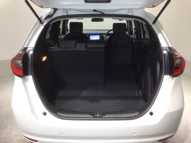 フィット ｅ：ＨＥＶホーム　ＨＳＥＮＳＩＮＧ　新車保証試乗車　ワンオ－ナ－　ナビＶＸＵ－２４５ＦＴＩ　ＴＶ　Ｒカメラ　ＣＤ録音　ＢＴオーディオ　ＤＶＤ　ＥＴＣ　ＬＥＤライト　ＶＳＡ　クルコン　スマ－トキ－　盗難防止装置　１オナ（31枚目）