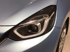 ＬＥＤヘッドライトは、点灯の瞬間から最大光量を発揮し、突然暗くなるトンネルなどでの安定感を高めます。 7