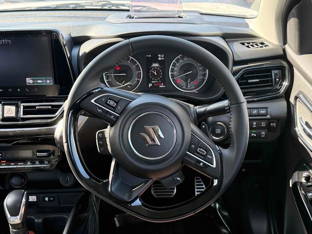 フロンクス ベースグレード　４ＷＤ　ＥＴＣ　全周囲カメラ　クリアランスソナー　オートクルーズコントロール　レーンアシスト　衝突被害軽減システム　ナビ　ＴＶ　オートライト　ＬＥＤヘッドランプ　アルミホイール　スマートキー（3枚目）