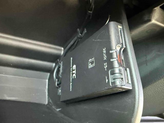 フロンクス ベースグレード　４ＷＤ　ＥＴＣ　全周囲カメラ　クリアランスソナー　オートクルーズコントロール　レーンアシスト　衝突被害軽減システム　ナビ　ＴＶ　オートライト　ＬＥＤヘッドランプ　アルミホイール　スマートキー（8枚目）