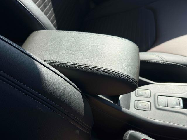 フロンクス ベースグレード　４ＷＤ　ＥＴＣ　全周囲カメラ　クリアランスソナー　オートクルーズコントロール　レーンアシスト　衝突被害軽減システム　ナビ　ＴＶ　オートライト　ＬＥＤヘッドランプ　アルミホイール　スマートキー（38枚目）