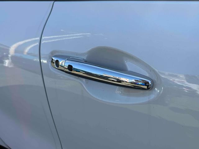 フロンクス ベースグレード　４ＷＤ　ＥＴＣ　全周囲カメラ　クリアランスソナー　オートクルーズコントロール　レーンアシスト　衝突被害軽減システム　ナビ　ＴＶ　オートライト　ＬＥＤヘッドランプ　アルミホイール　スマートキー（51枚目）