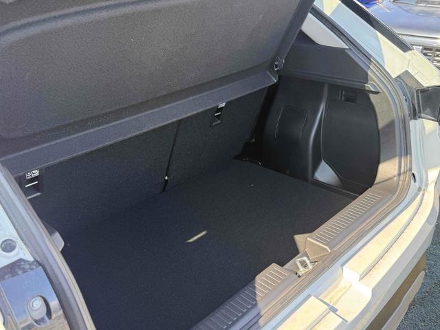 フロンクス ベースグレード　４ＷＤ　ＥＴＣ　全周囲カメラ　クリアランスソナー　オートクルーズコントロール　レーンアシスト　衝突被害軽減システム　ナビ　ＴＶ　オートライト　ＬＥＤヘッドランプ　アルミホイール　スマートキー（56枚目）