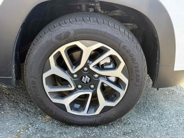 フロンクス ベースグレード　４ＷＤ　ＥＴＣ　全周囲カメラ　クリアランスソナー　オートクルーズコントロール　レーンアシスト　衝突被害軽減システム　ナビ　ＴＶ　オートライト　ＬＥＤヘッドランプ　アルミホイール　スマートキー（61枚目）