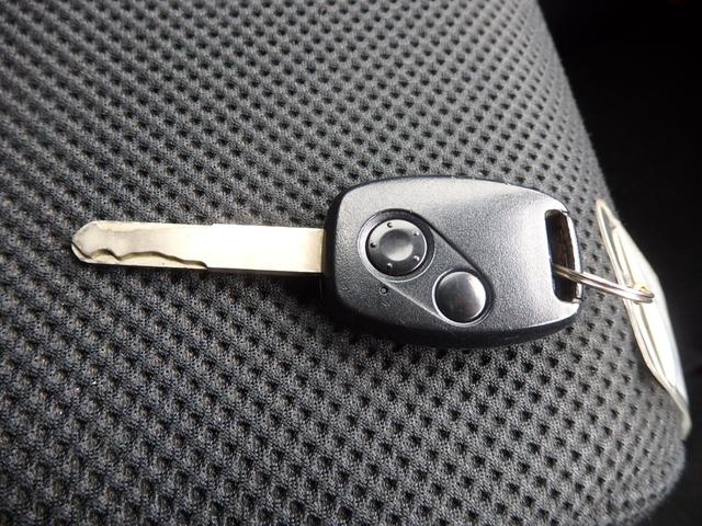 ストリーム RSZ 1年保証付 バックカメラ ETC HIDヘッドライト オートライト キーレスエントリー パドルシフト オートエアコン 電動格納ミラー バニティミラー フォグランプ 純正アルミホイール パワーウィンドウ(17枚目)