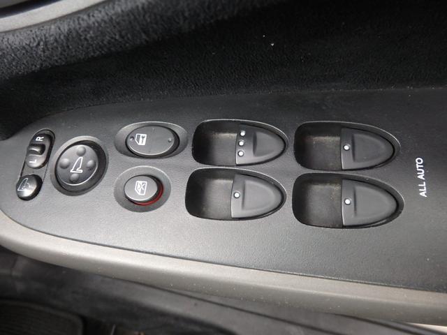 ストリーム RSZ 1年保証付 バックカメラ ETC HIDヘッドライト オートライト キーレスエントリー パドルシフト オートエアコン 電動格納ミラー バニティミラー フォグランプ 純正アルミホイール パワーウィンドウ(19枚目)