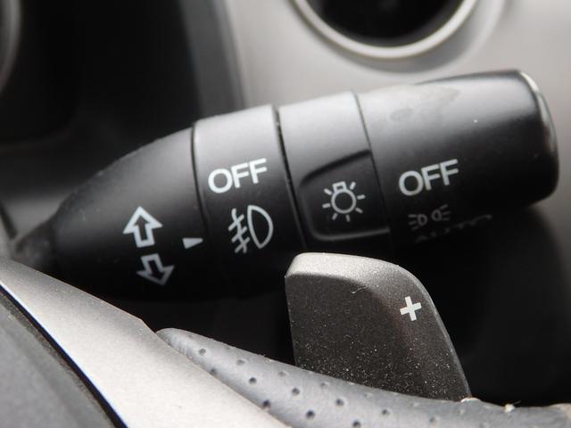 ストリーム RSZ 1年保証付 バックカメラ ETC HIDヘッドライト オートライト キーレスエントリー パドルシフト オートエアコン 電動格納ミラー バニティミラー フォグランプ 純正アルミホイール パワーウィンドウ(21枚目)