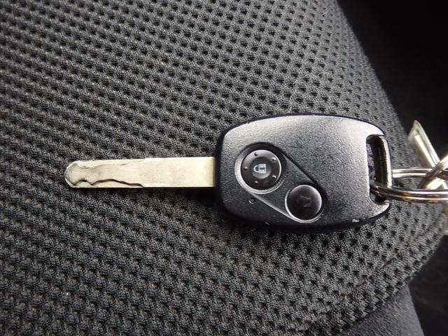 ストリーム RSZ特別仕様車 HDDナビエディション 1年保証付 純正HDDナビ バックカメラ ETC HIDヘッドライト オートライト パドルシフト CD・DVD再生 キーレスエントリー ステアリングスイッチ オートエアコン フォグランプ 電格ミラー(19枚目)